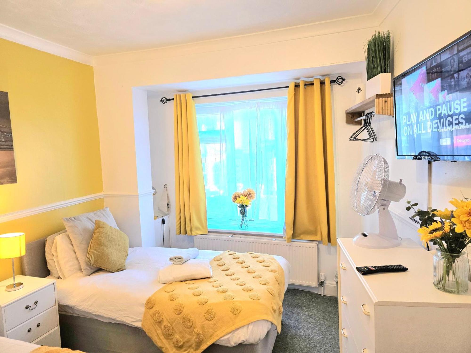 Gillings Villa -Perfect For Long & Short Stays Gillingham  Ngoại thất bức ảnh