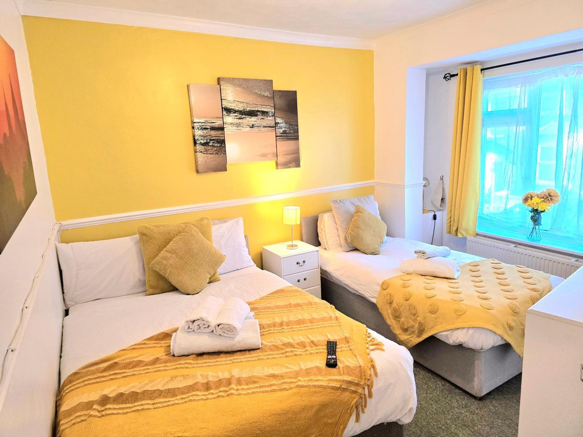 Gillings Villa -Perfect For Long & Short Stays Gillingham  Ngoại thất bức ảnh